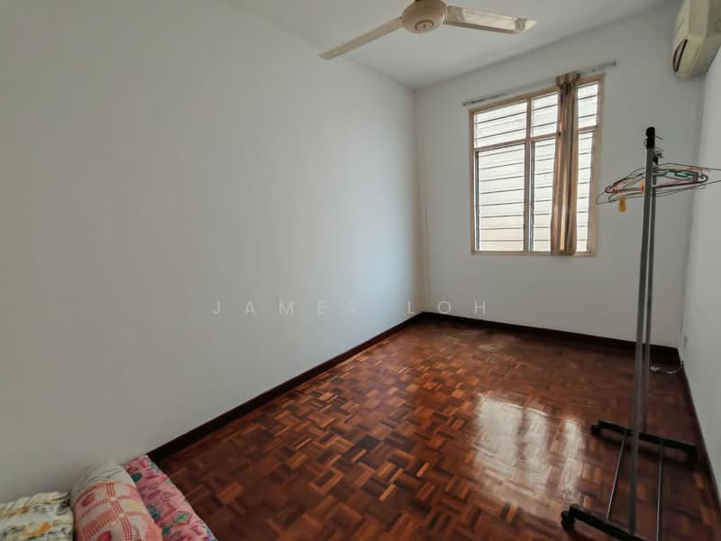 Pangsapuri untuk Dijual di Subang Perdana Goodyear Court 7 - James Loh - Bedroom - PropertyGuru.com.my