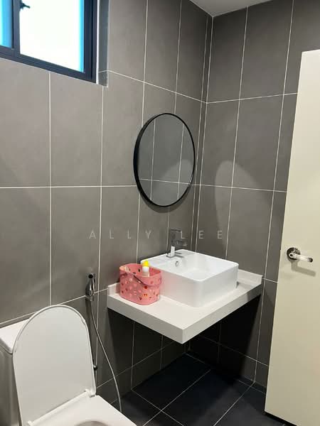 Servis Apartment untuk Disewa di Greenfield Residence - Ally Lee - Bathroom - PropertyGuru.com.my