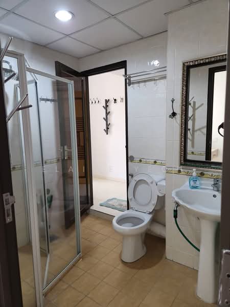 Kondominium untuk Dijual di Putra Marine Resort - Elaine Yeoh - Bathroom - PropertyGuru.com.my
