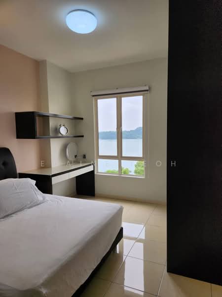 Kondominium untuk Dijual di Putra Marine Resort - Elaine Yeoh - Bedroom - PropertyGuru.com.my