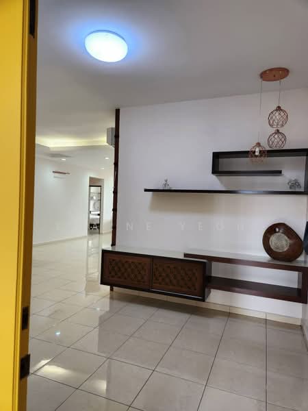 Kondominium untuk Dijual di Putra Marine Resort - Elaine Yeoh - Living Room - PropertyGuru.com.my