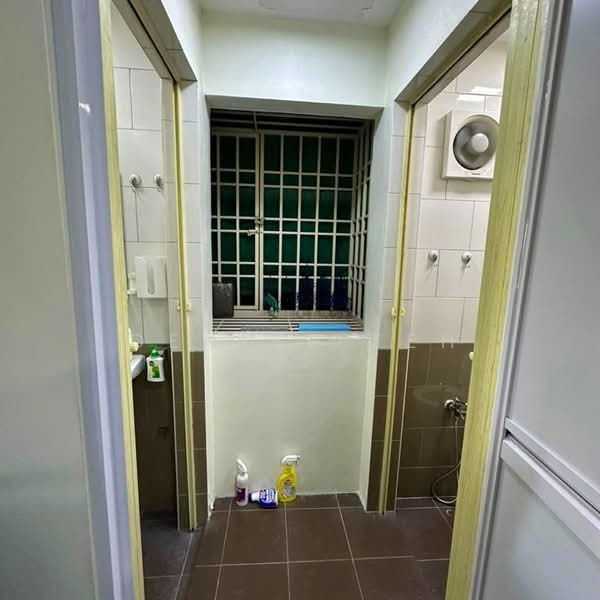 Rumah Flat untuk Disewa di Desa Pinang 2 - Denise Teh - Bathroom - PropertyGuru.com.my