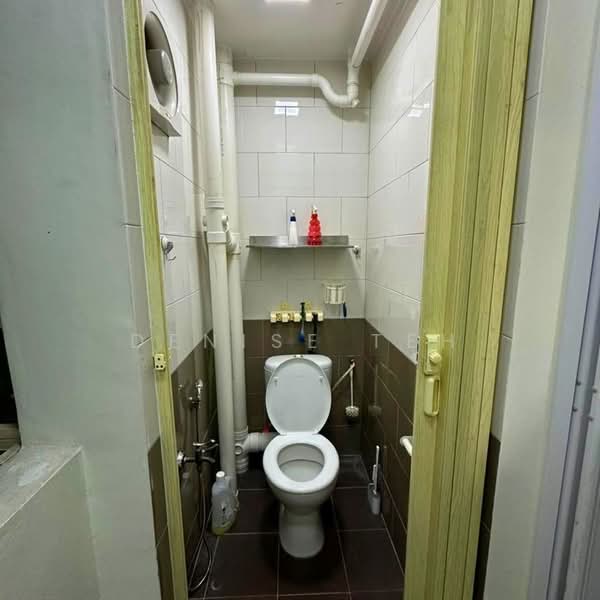 Rumah Flat untuk Disewa di Desa Pinang 2 - Denise Teh - Bathroom - PropertyGuru.com.my