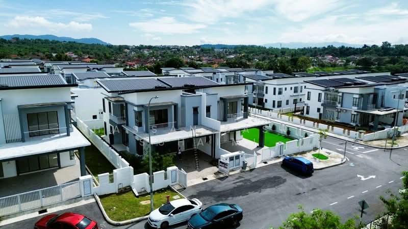 Rumah Berkembar untuk Dijual di Seremban 2 (Negeri Sembilan) - Hassan Basri Suhaimi - Exterior - PropertyGuru.com.my