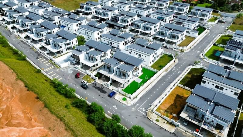 Rumah Berkembar untuk Dijual di Seremban 2 (Negeri Sembilan) - Hassan Basri Suhaimi - Exterior - PropertyGuru.com.my