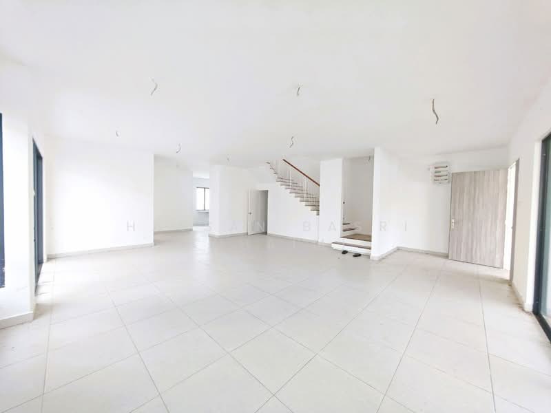 Rumah Berkembar untuk Dijual di Seremban 2 (Negeri Sembilan) - Hassan Basri Suhaimi - Living Room - PropertyGuru.com.my