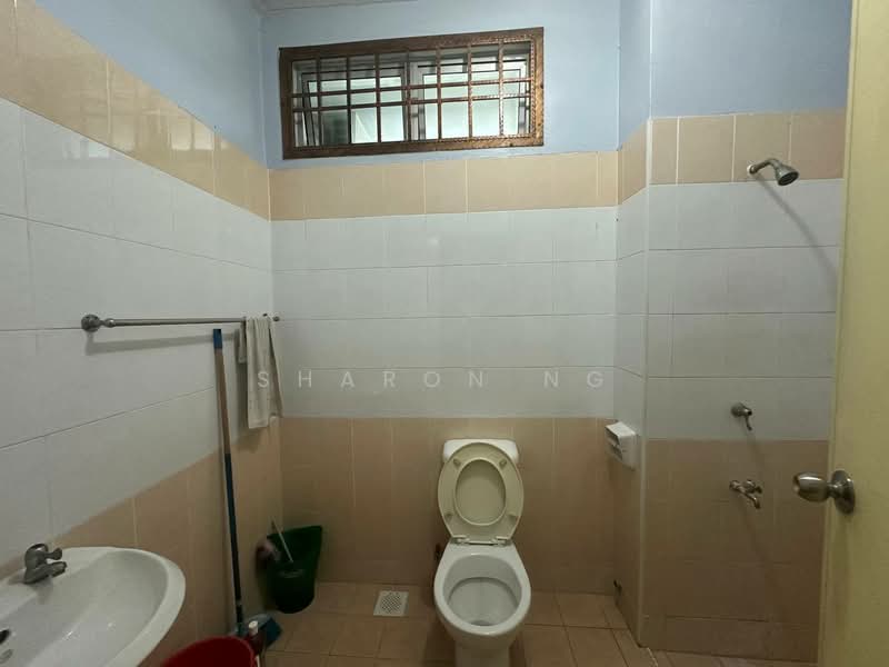 Rumah Teres 2 Tingkat untuk Dijual di Taman Skudai Indah (Skudai) - Sharon Ng - Bathroom - PropertyGuru.com.my
