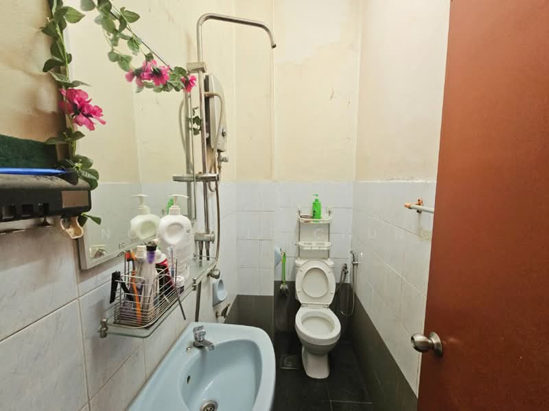Rumah Teres 2 Tingkat untuk Dijual di Putra Heights (Subang Jaya) - Nobeille Chung - Bathroom - PropertyGuru.com.my