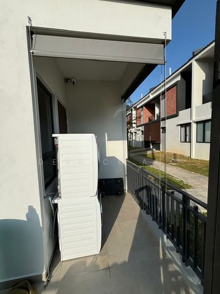 Rumah Teres 2-Tingkat untuk Dijual di Elmina (Shah Alam) - Derrick Ang - Balcony - PropertyGuru.com.my