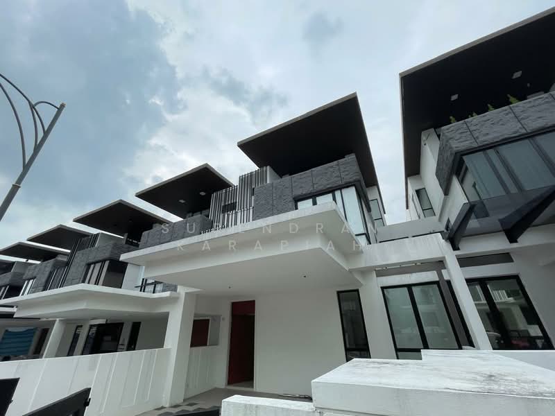 3-storey Terraced House for Sale in 16 Sierra (Puchong) - Surendran Karapiah - Exterior - PropertyGuru.com.my
