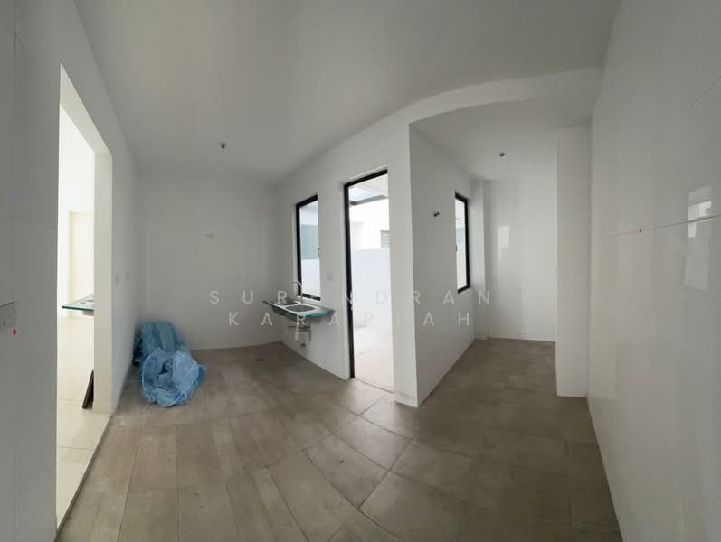 3-storey Terraced House for Sale in 16 Sierra (Puchong) - Surendran Karapiah - Kitchen - PropertyGuru.com.my
