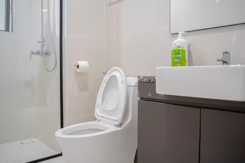 Condominium for Sale at Bay Laurel @ Country Garden Danga Bay - Bella Tan - Bathroom - PropertyGuru.com.my
