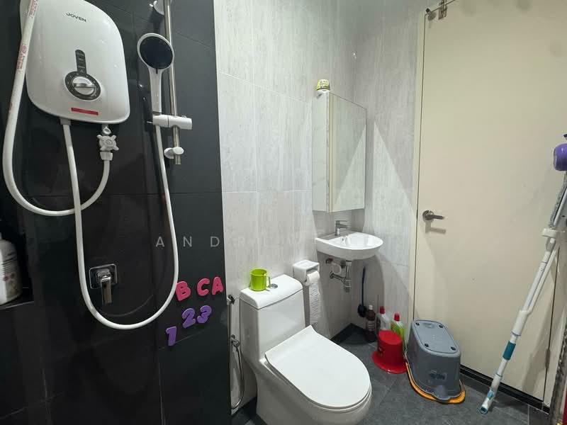 Rumah Kluster untuk Dijual di Setia Tropika (Johor Bahru) - Andrew Lee - Bathroom - PropertyGuru.com.my