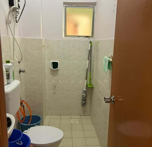 Pangsapuri untuk Dijual di Mas Kipark Damansara - Jessica Lim - Bathroom - PropertyGuru.com.my
