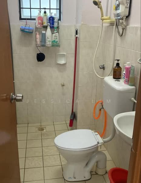 Pangsapuri untuk Dijual di Mas Kipark Damansara - Jessica Lim - Bathroom - PropertyGuru.com.my