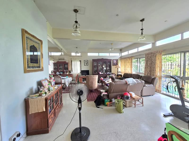 Rumah Banglo untuk Dijual di Seksyen 3 (Shah Alam) - Shiqin Saidin - Living Room - PropertyGuru.com.my