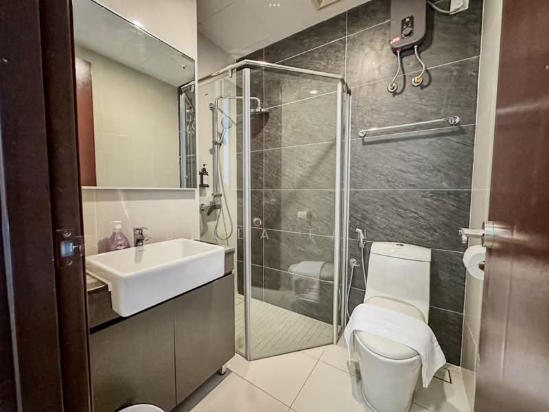 Condominium for Sale at Bay Point @ Country Garden Danga Bay - Bella Tan - Bathroom - PropertyGuru.com.my