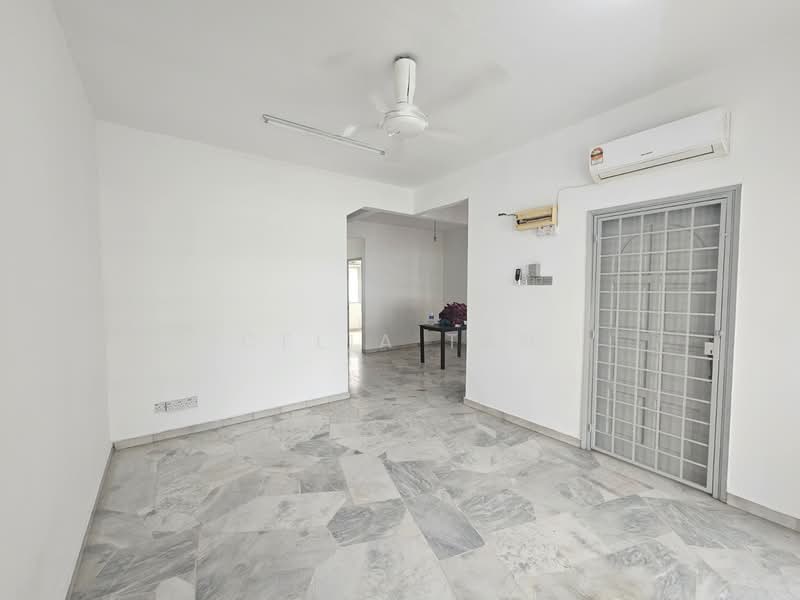 2-storey Terraced House for Rent in Usj 11 (Subang Jaya) - Celia Tan - Living Room - PropertyGuru.com.my