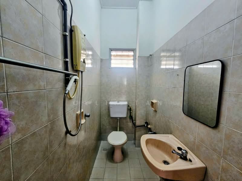 2-storey Terraced House for Rent in Usj 11 (Subang Jaya) - Celia Tan - Bathroom - PropertyGuru.com.my