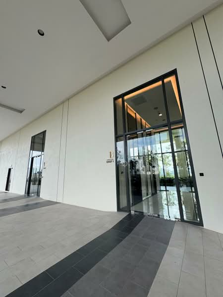 Kondominium untuk Dijual di The Maple Residences - Lina Soong - Lift Entrance - PropertyGuru.com.my