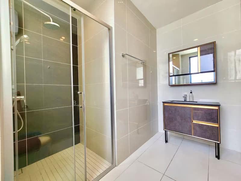 Kondominium untuk Dijual di Lovell @ Country Garden Danga Bay - Bella Tan - Bathroom - PropertyGuru.com.my