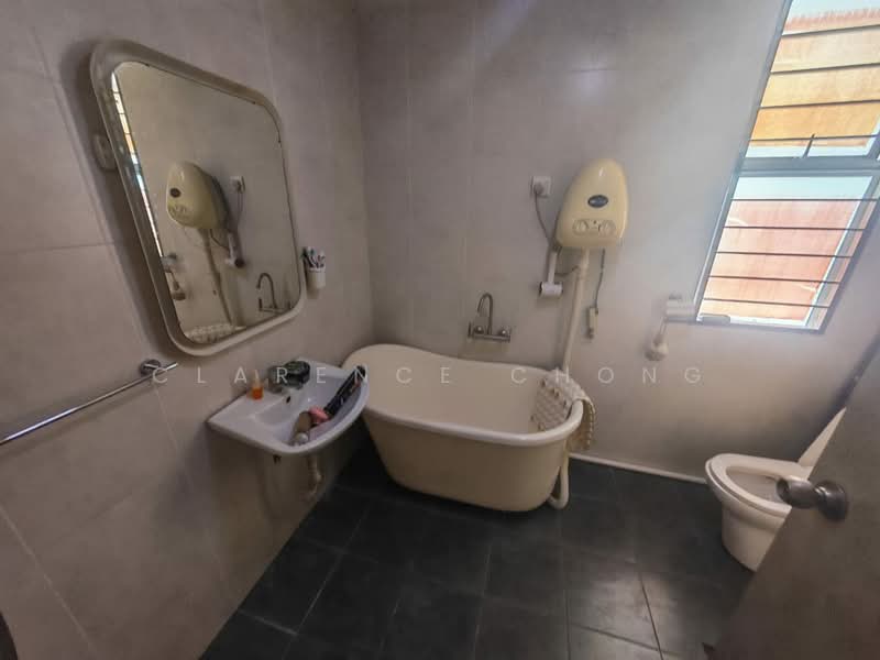 Rumah Teres untuk Dijual di Puchong (Selangor) - Clarence Chong - Bathroom - PropertyGuru.com.my