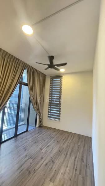 Servis Apartment untuk Disewa di Henna Residence @ The Quartz WM - Daniel Chin - Balcony - PropertyGuru.com.my