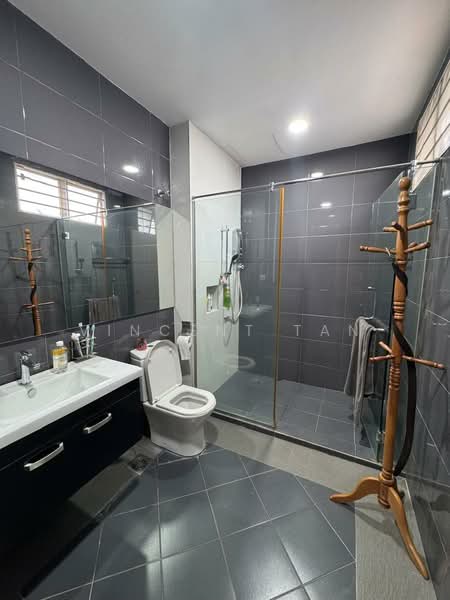 Rumah Berkembar untuk Dijual di Kota Kemuning (Shah Alam) - Vincent Tan - Bathroom - PropertyGuru.com.my