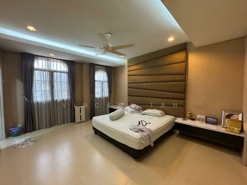 Rumah Berkembar untuk Dijual di Kota Kemuning (Shah Alam) - Vincent Tan - Bedroom - PropertyGuru.com.my