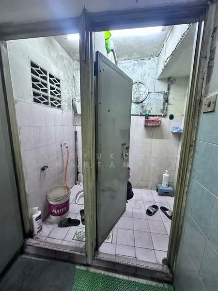 Rumah Teres 1 Tingkat untuk Dijual di Pelabuhan Klang (Selangor) - Syukor Hartanah - Bathroom - PropertyGuru.com.my