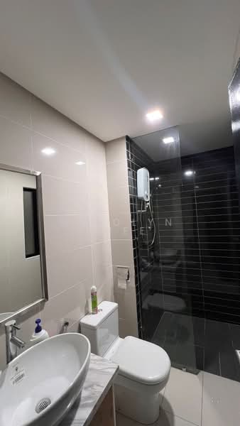 Servis Apartment untuk Disewa di Centrus Soho - Carolyn Chee - Bathroom - PropertyGuru.com.my
