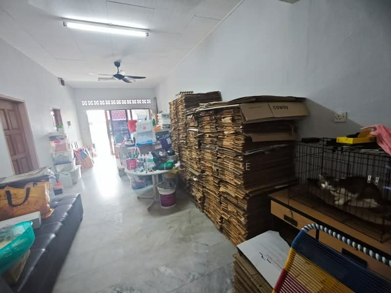 Rumah Teres 1 Tingkat untuk Dijual di Taman Ungku Tun Aminah (Skudai) - Eric Lee - Living Room - PropertyGuru.com.my