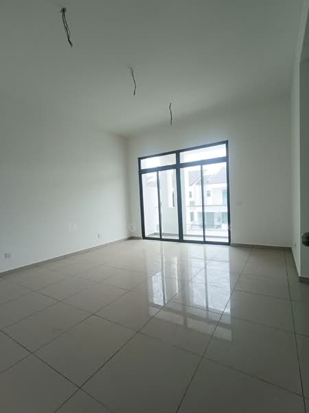 Terraced House for Sale in Bandar Putra (Kulai) - Meng Hock - Msater room - PropertyGuru.com.my