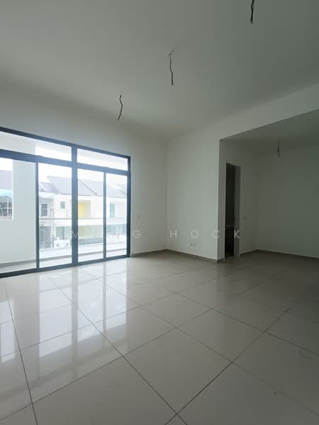 Terraced House for Sale in Bandar Putra (Kulai) - Meng Hock - Master Room - PropertyGuru.com.my