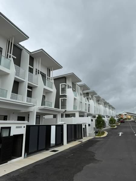 2.5-storey Terraced House for Sale in Puchong (Selangor) - Steven Leong - Exterior - PropertyGuru.com.my