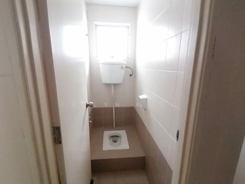 Shop for Sale in Saujana Rawang (Rawang) - Evelyn Khoo - Toilet - PropertyGuru.com.my