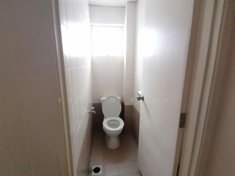 Shop for Sale in Saujana Rawang (Rawang) - Evelyn Khoo - Toilet - PropertyGuru.com.my