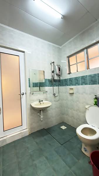 2-storey Terraced House for Sale in Bandar Bukit Puchong 2 (Puchong) - Hann . - Bathroom - PropertyGuru.com.my