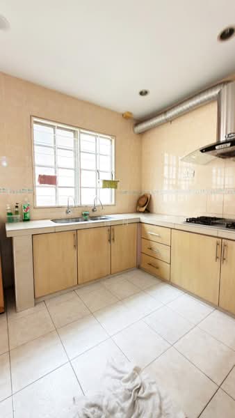 2-storey Terraced House for Sale in Bandar Bukit Puchong 2 (Puchong) - Hann . - Kitchen - PropertyGuru.com.my