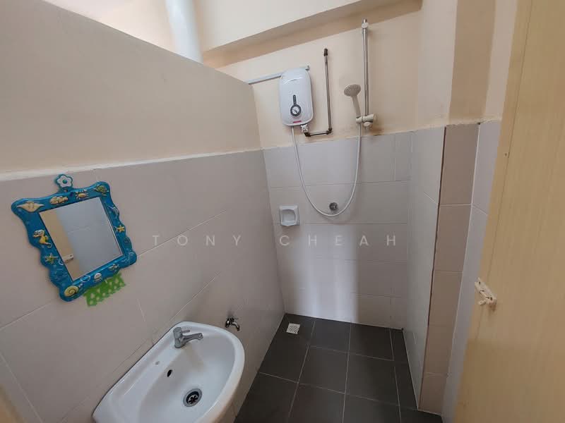 Pangsapuri untuk Dijual di Idaman Seroja - Tony Cheah - Bathroom - PropertyGuru.com.my