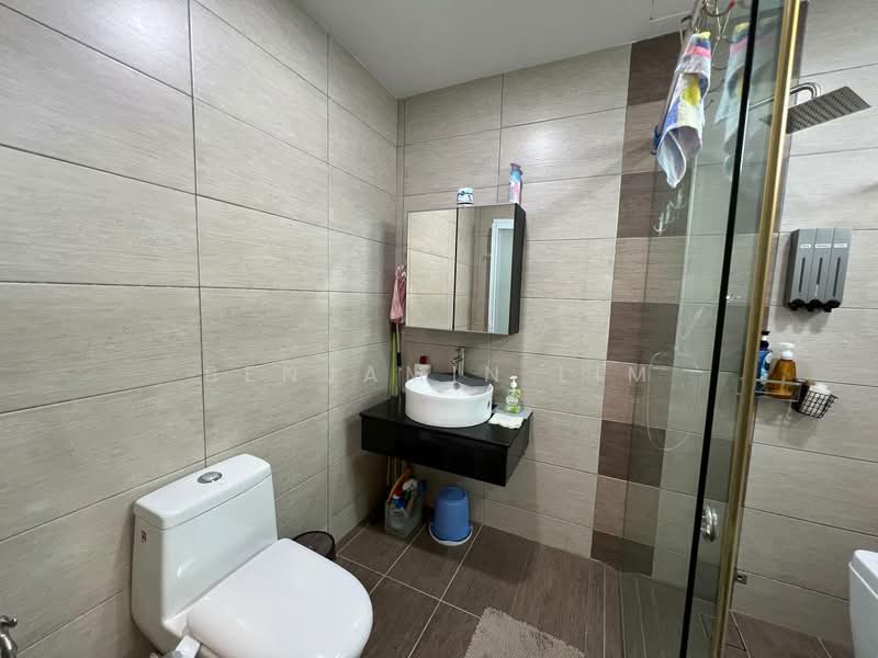 Servis Apartment untuk Dijual di Molek Regency - Benjamin Lim - Bathroom - PropertyGuru.com.my