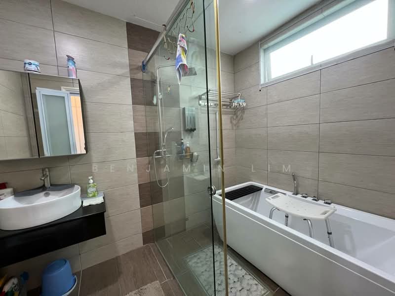 Servis Apartment untuk Dijual di Molek Regency - Benjamin Lim - Bathroom - PropertyGuru.com.my