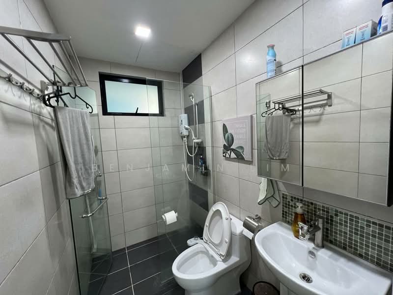 Servis Apartment untuk Dijual di Molek Regency - Benjamin Lim - Bathroom - PropertyGuru.com.my