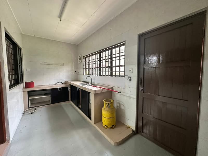2-storey Terraced House for Rent in Taman Pelangi (Johor Bahru) - Dennis Peh - Kitchen - PropertyGuru.com.my