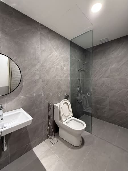 Servis Apartment untuk Disewa di Quinn Residence - Pearl Ho - Bathroom - PropertyGuru.com.my
