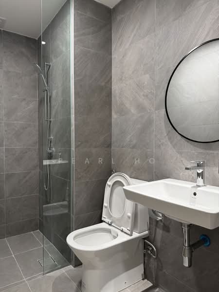 Servis Apartment untuk Disewa di Quinn Residence - Pearl Ho - Bathroom - PropertyGuru.com.my