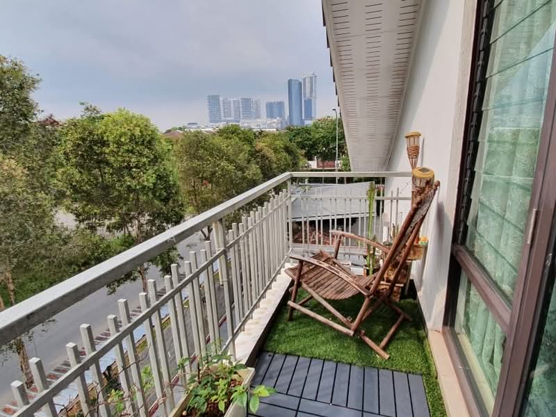 Rumah Teres 2.5 Tingkat untuk Dijual di Seksyen 16 (Shah Alam) - Aziz Saad - Balcony - PropertyGuru.com.my