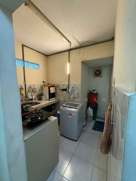 Pangsapuri untuk Dijual di Seri Aman Apartment - BARRY CHAN - Kitchen - PropertyGuru.com.my