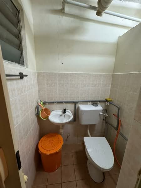 Pangsapuri untuk Dijual di Seri Aman Apartment - BARRY CHAN - Bathroom - PropertyGuru.com.my