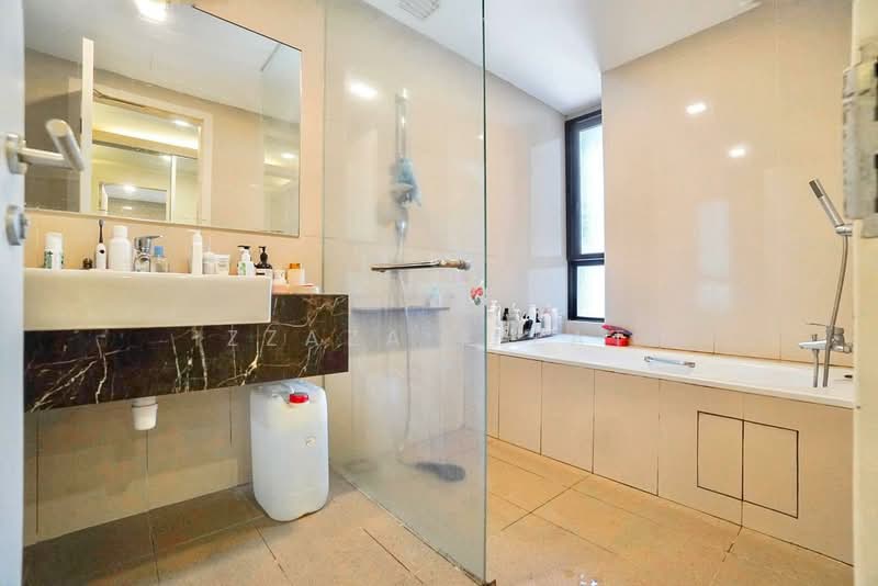 Servis Apartment untuk Dijual di G Residence - Izzaza Izzati - Bathroom - PropertyGuru.com.my
